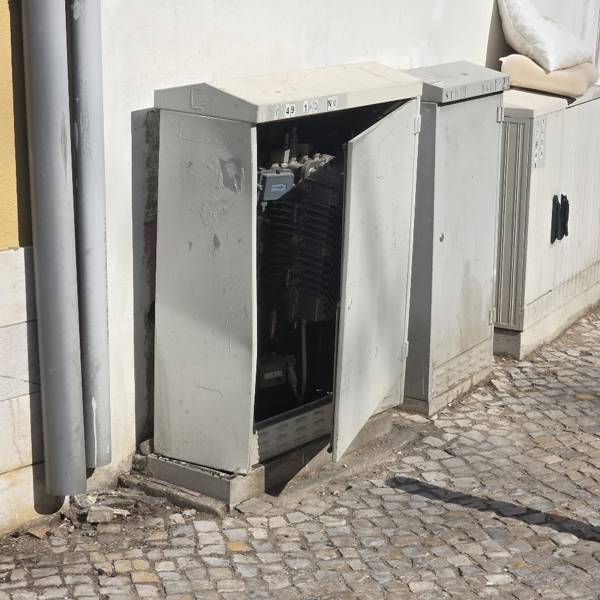 Caixas de Telecomunicações/Eletricidade Abertas